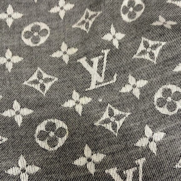 LOUIS VUITTON Shawl Monogram Denim Noir - Scarf Silk Wool 320-070125 - Picture 5 of 11